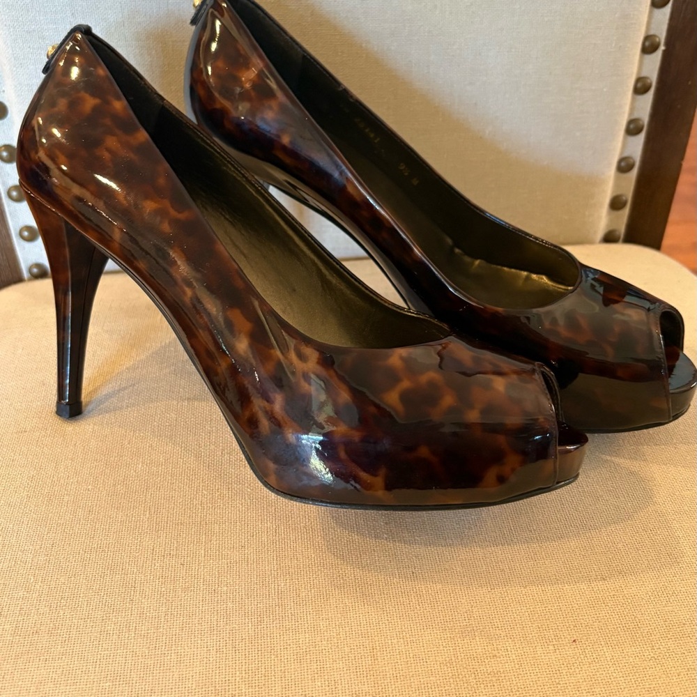 Stuart Weitzman Size 9.5 Tortoiseshell Peep-Toe Heels. Sexy Classy high heels